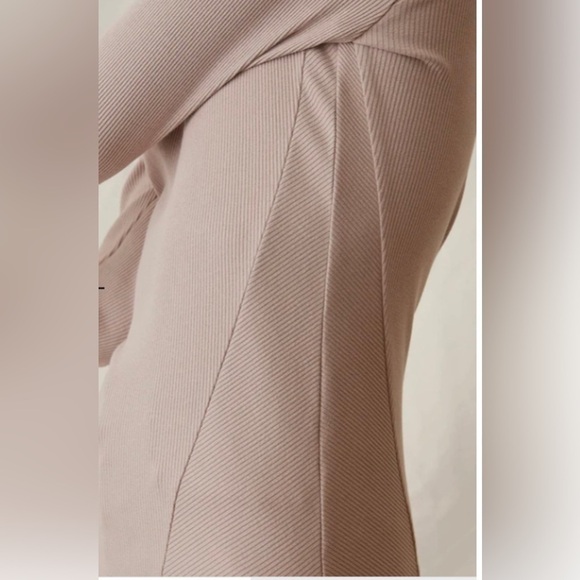 Grey State Giselle top in deep black - Picture 2 of 8